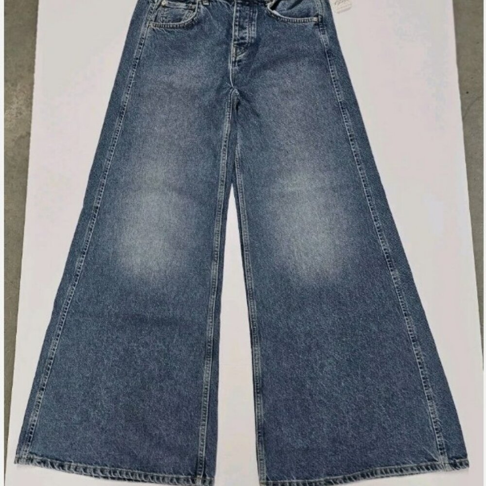 We The Free Wide Leg Flare Jeans in Light Blue Wash - Picture 4 of 10